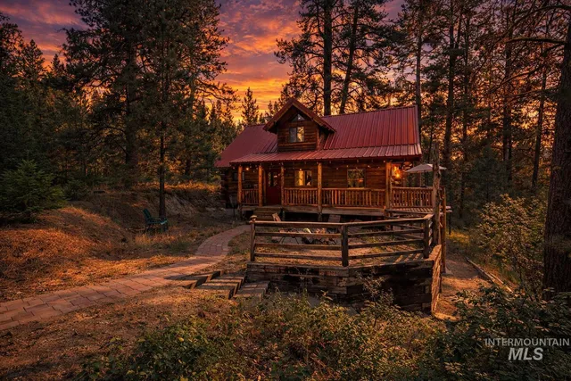 $740,000 | 397 Warm Lake Road, Cascade, ID 83611