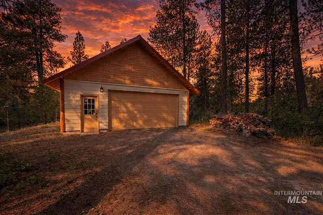 $740,000 | 397 Warm Lake Road, Cascade, ID 83611