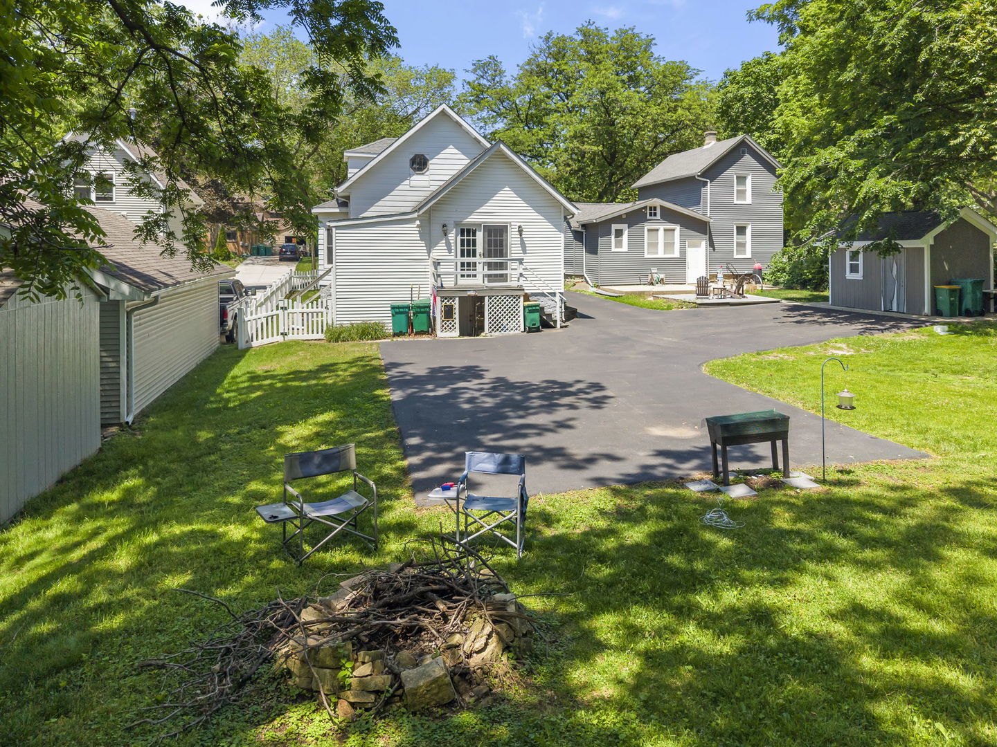 520 South Jefferson Street Lockport, IL 60441 - Photo 20 of 31 a view of house with garden and swimming pool