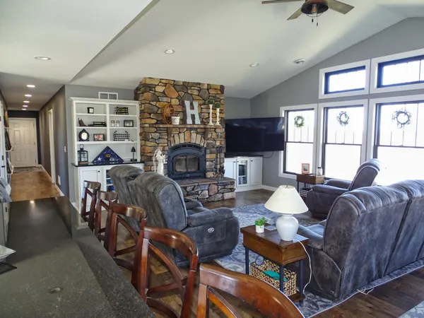 $675,000 | W3300 160th Avenue, Maiden Rock, WI 54750