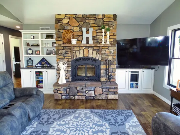 $675,000 | W3300 160th Avenue, Maiden Rock, WI 54750