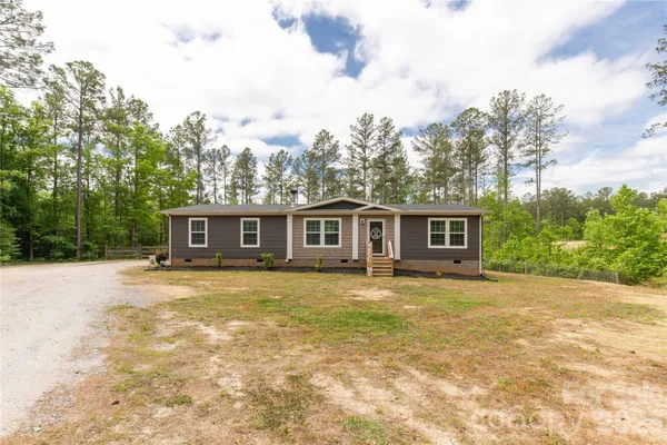 $300,000 | 412 Mullinax Circle, Blacksburg, SC 29702