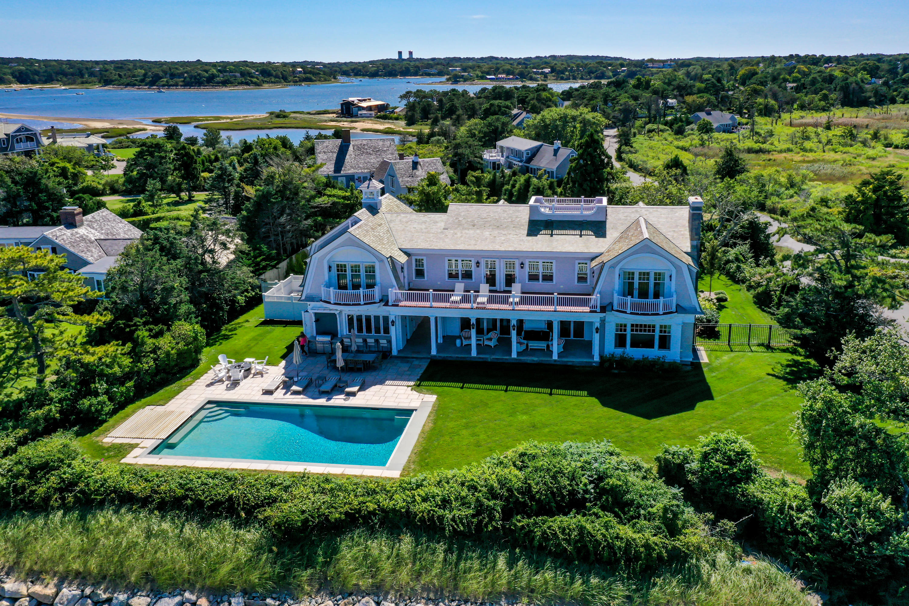 202 Eastward Road Chatham, MA 02633 - Photo 4 of 60 202EasLR-91