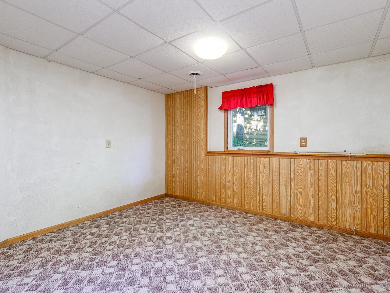 2085 Lake Summerset Road Lake Summerset, IL 61019 - Photo 24 of 32 a view of a hallway with a window