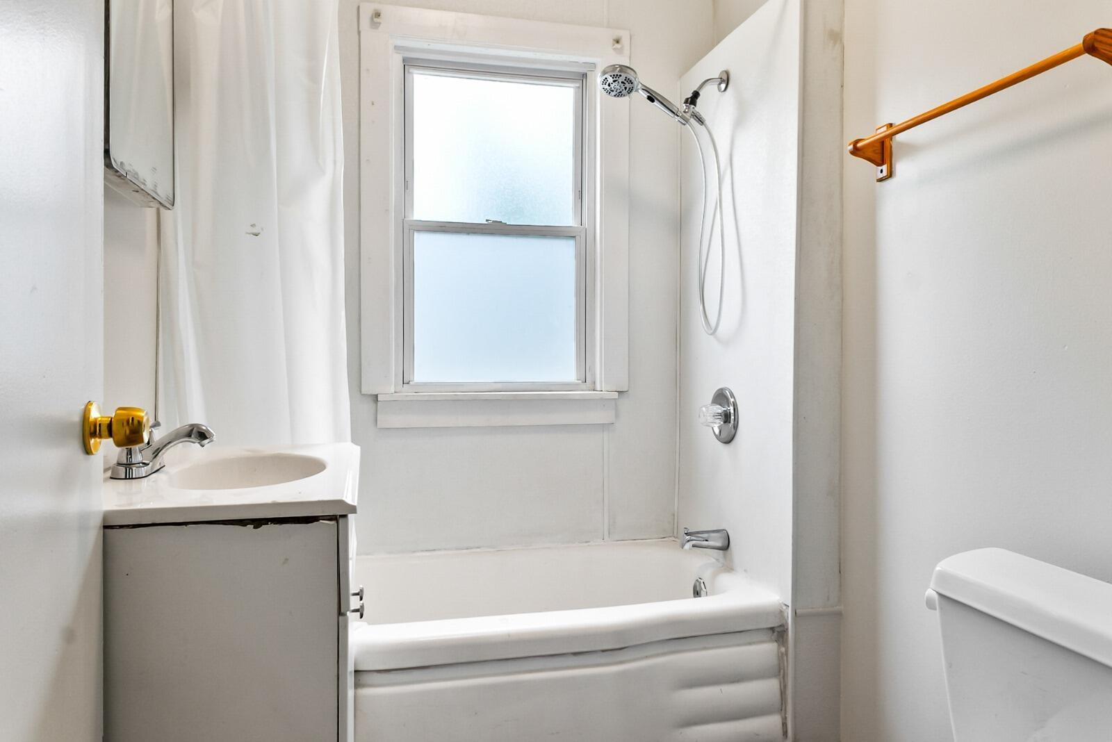 44 Euclid Avenue Pontiac, MI 48342 - Photo 7 of 22 IMG-20240516-WA0008(1)