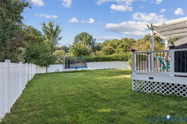 a picture of a bench in the wall