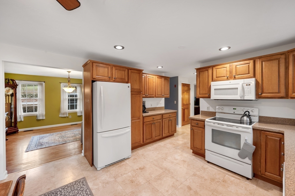 32 Sibley Road Sutton, MA 01590 - Photo 4 of 31