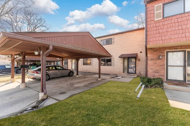 $295,000 | 404 Arrow Trail, Wheeling, IL 60090