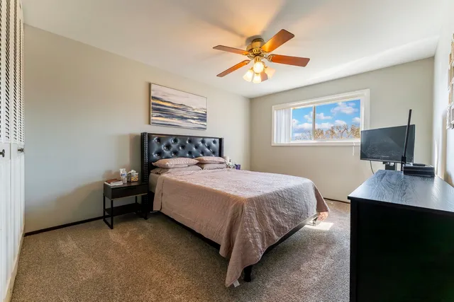 $295,000 | 404 Arrow Trail, Wheeling, IL 60090