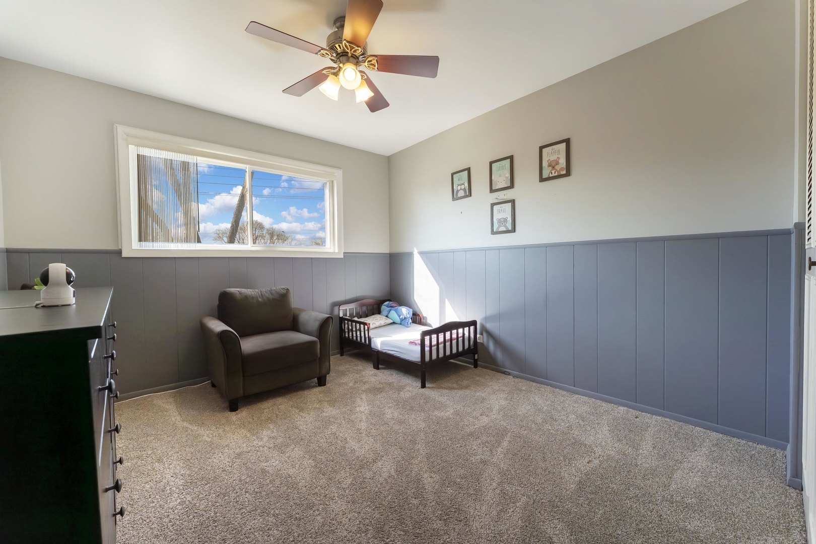 404 Arrow Trail Wheeling, IL 60090 - Photo 15 of 26 a living room with furniture and a window