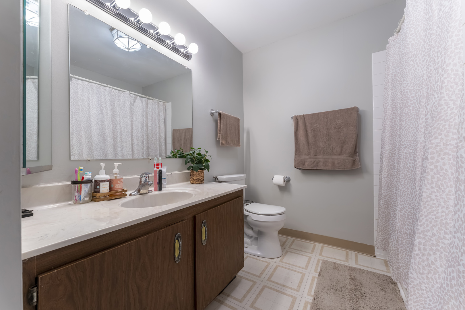 404 Arrow Trail Wheeling, IL 60090 - Photo 17 of 26 a bathroom with a sink a toilet and mirror