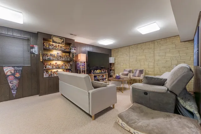 $295,000 | 404 Arrow Trail, Wheeling, IL 60090