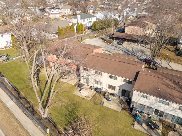 $295,000 | 404 Arrow Trail, Wheeling, IL 60090