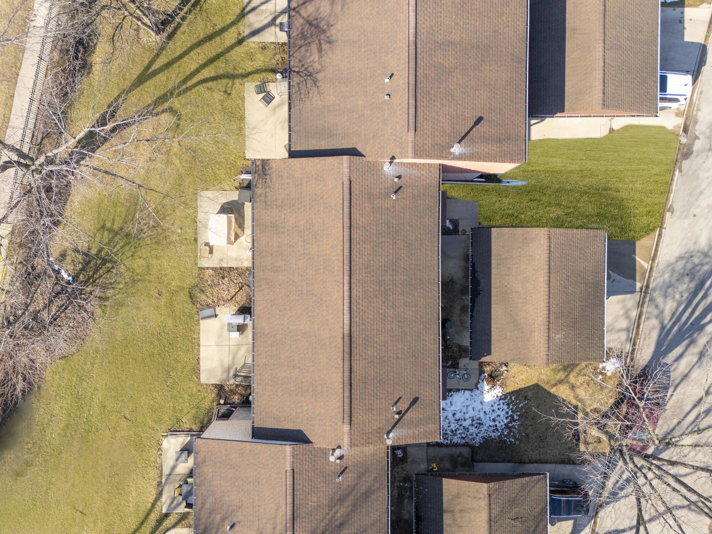 404 Arrow Trail Wheeling, IL 60090 - Photo 25 of 26 a aerial view of a house with table and chairs