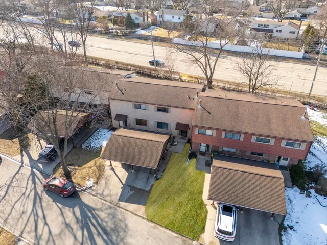 $295,000 | 404 Arrow Trail, Wheeling, IL 60090