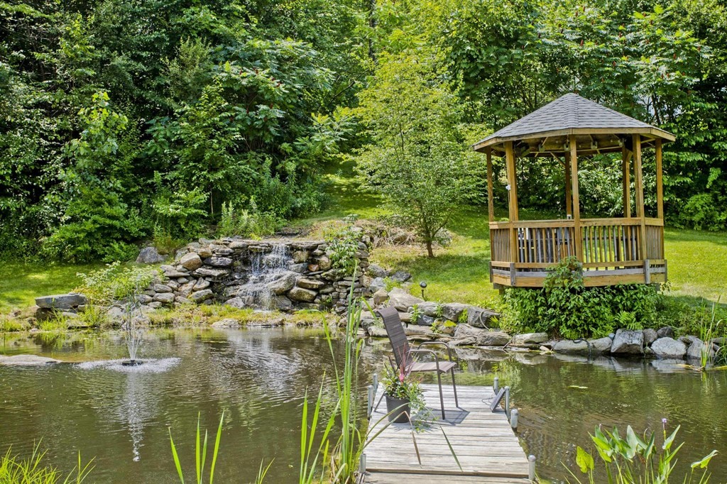 180 General Knox Road Russell, MA 01071 - Photo 4 of 38 Gallery Image 4