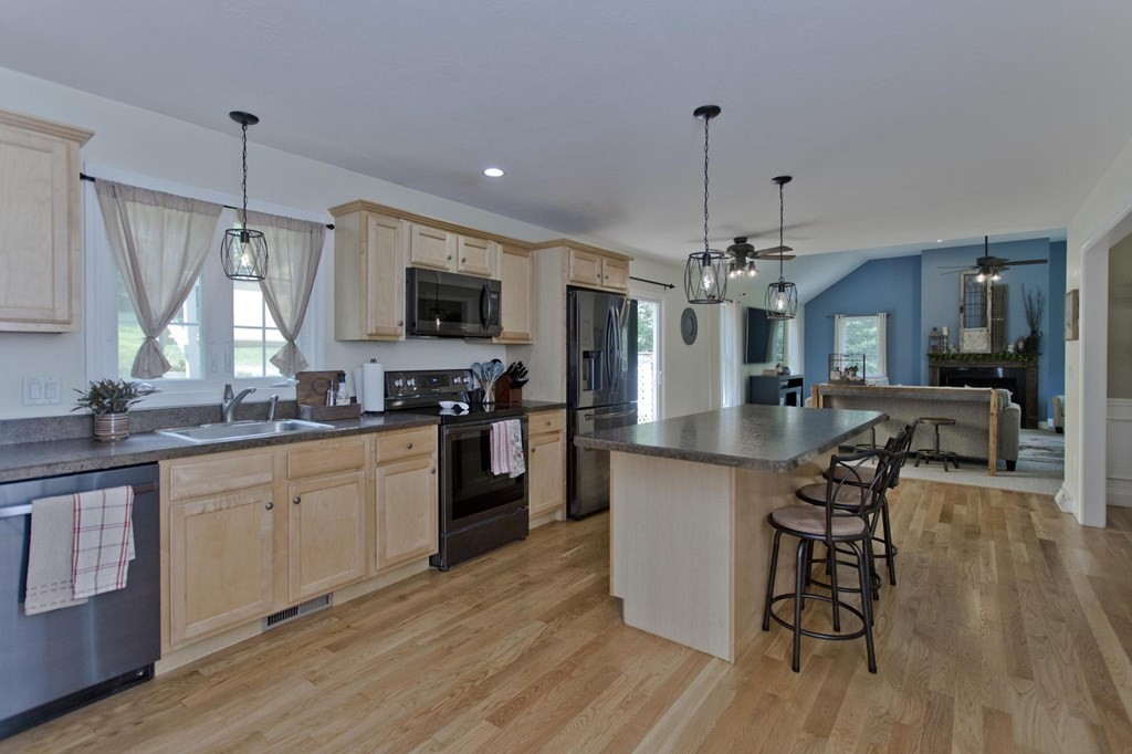 180 General Knox Road Russell, MA 01071 - Photo 6 of 38 Gallery Image 6