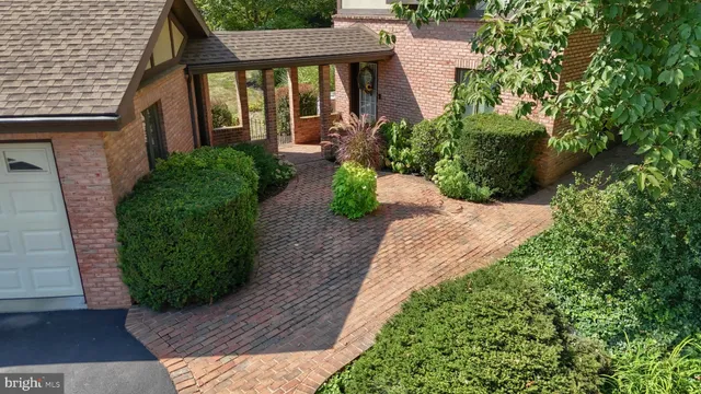 $639,000 | 1 Banbury Road, Hummelstown, PA 17036