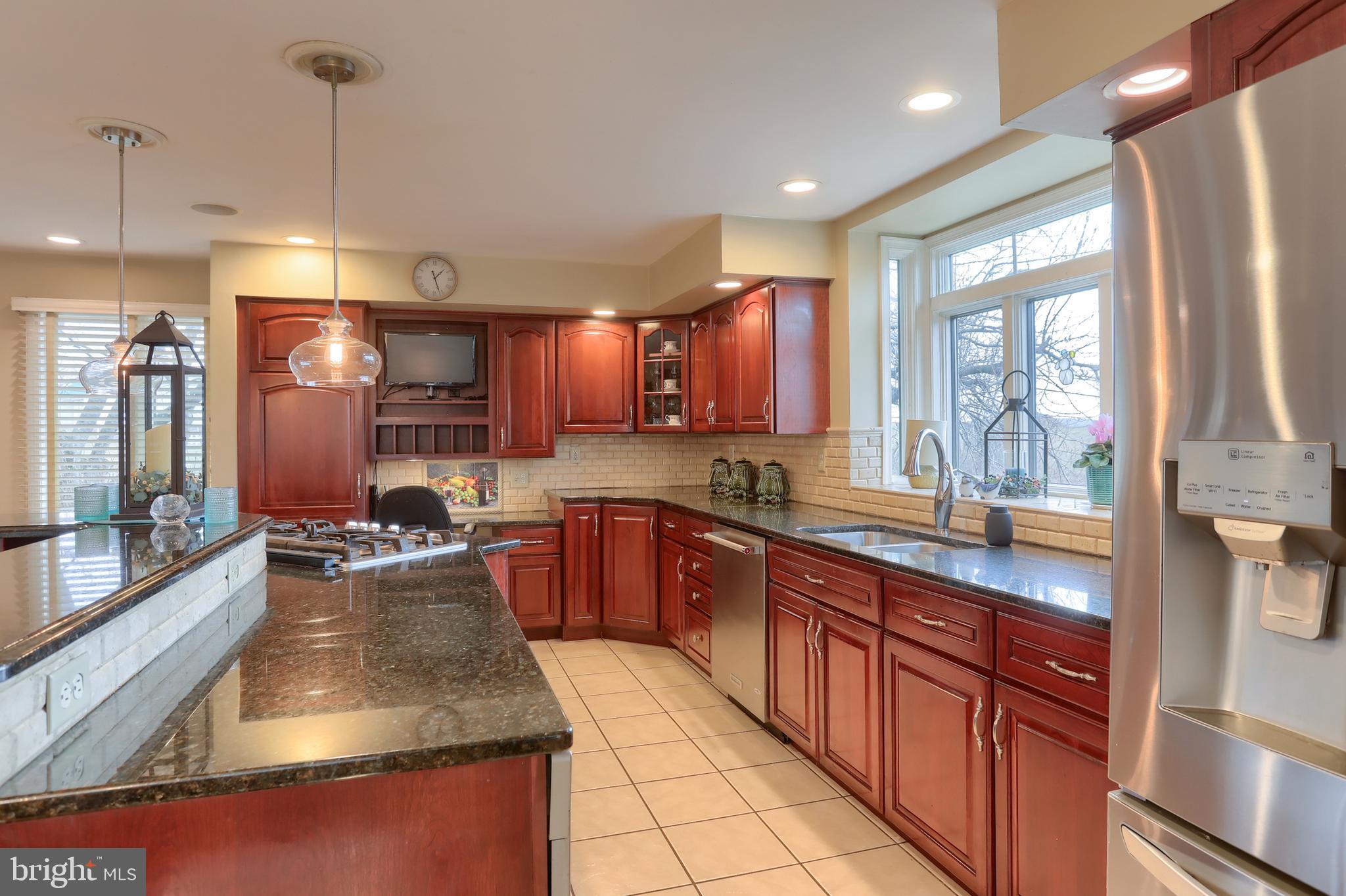 1 Banbury Road Hummelstown, PA 17036 - Photo 29 of 111 Kitchen with stainless appliances