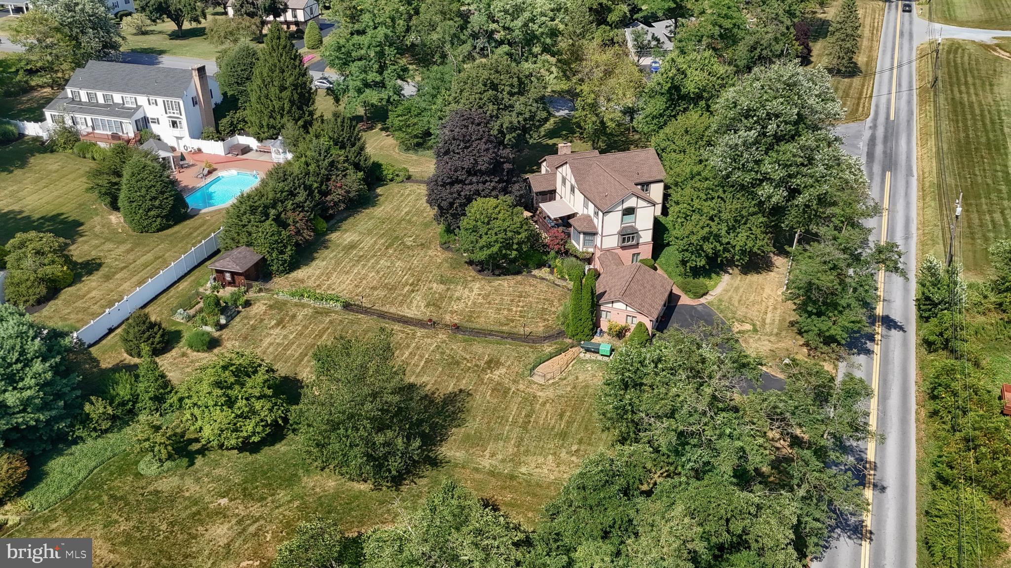 1 Banbury Road Hummelstown, PA 17036 - Photo 3 of 111 Birds eye view - summer