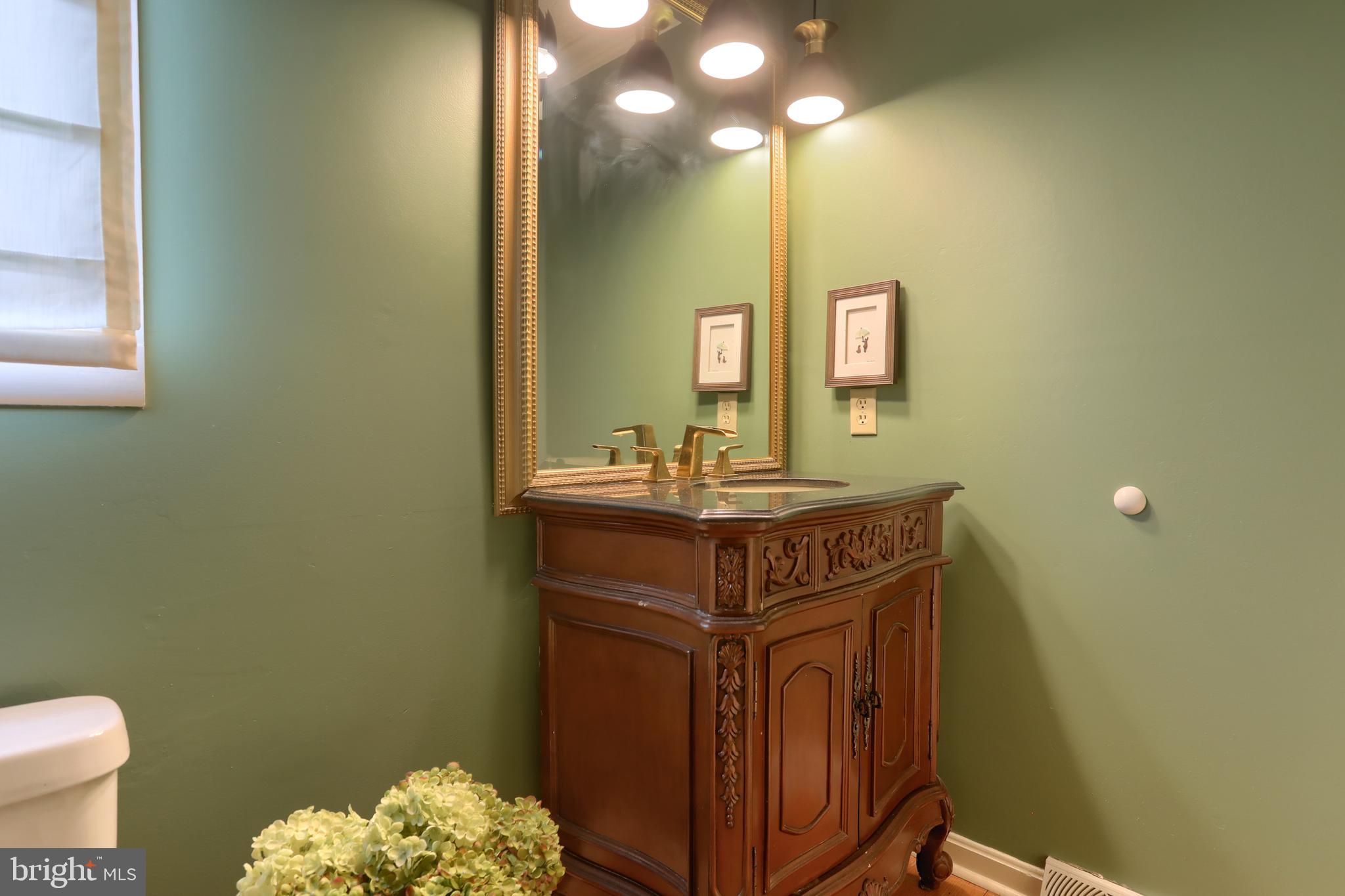 1 Banbury Road Hummelstown, PA 17036 - Photo 35 of 111 Main level powder room