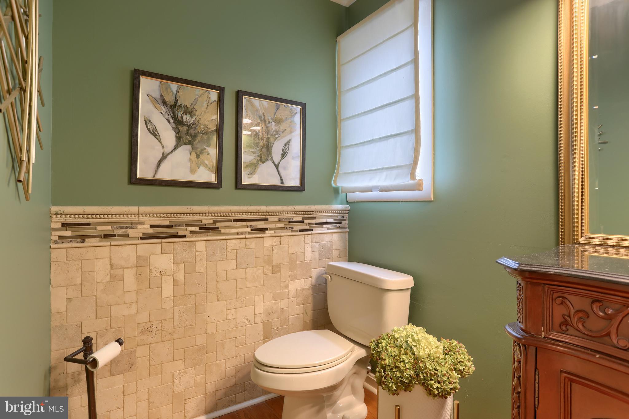 1 Banbury Road Hummelstown, PA 17036 - Photo 36 of 111 Main level powder room