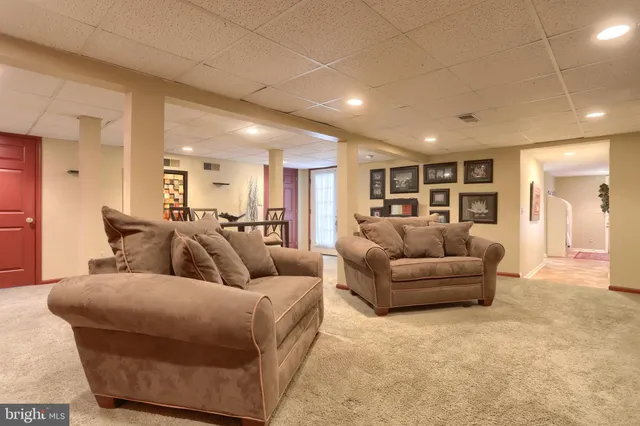 $639,000 | 1 Banbury Road, Hummelstown, PA 17036