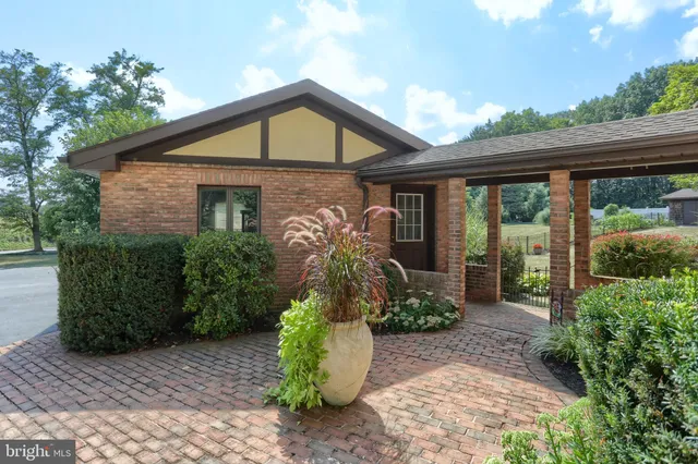 $639,000 | 1 Banbury Road, Hummelstown, PA 17036