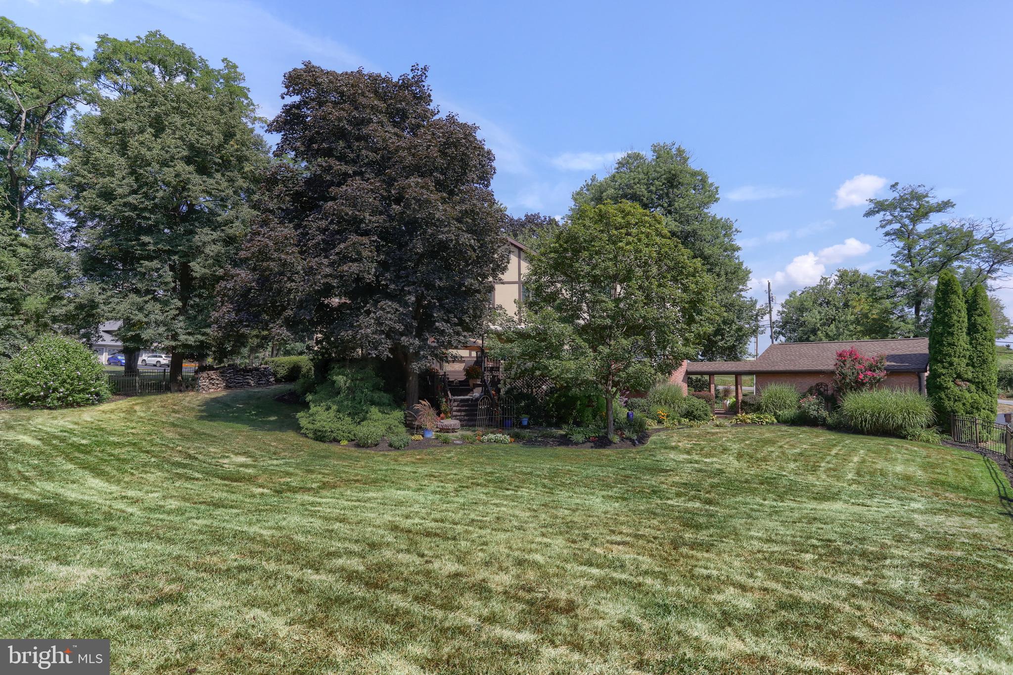 1 Banbury Road Hummelstown, PA 17036 - Photo 88 of 111 Summer view