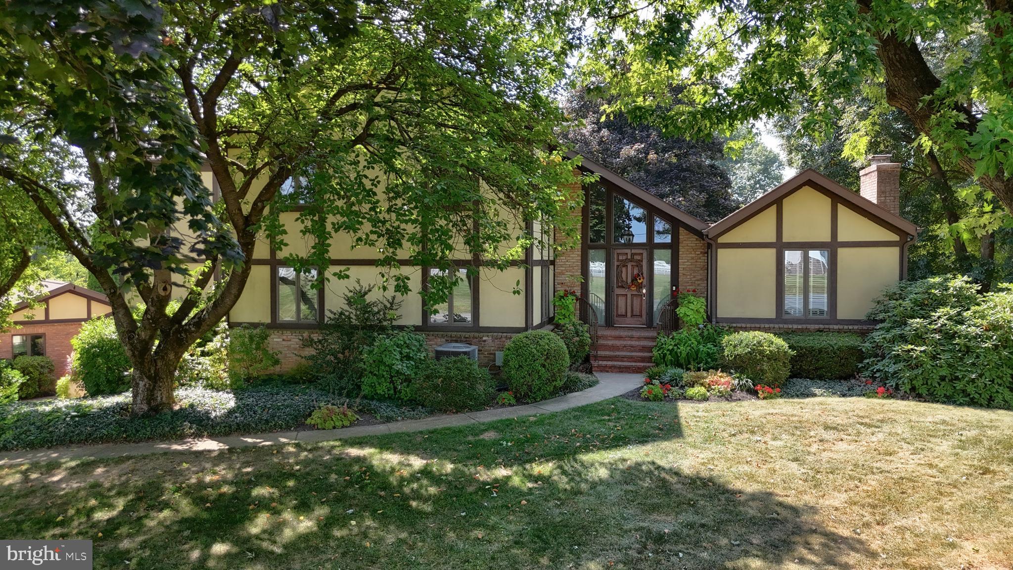 1 Banbury Road Hummelstown, PA 17036 - Photo 95 of 111 Summer view front elevation