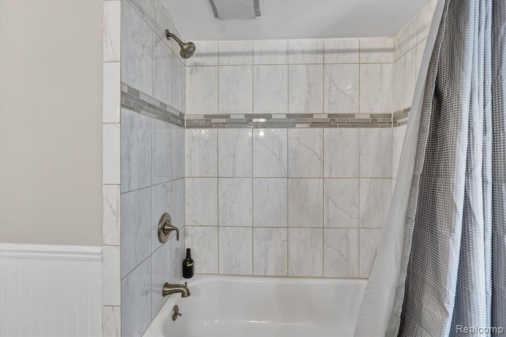 986 Pine Road Bay City, MI 48706 - Photo 30 of 35