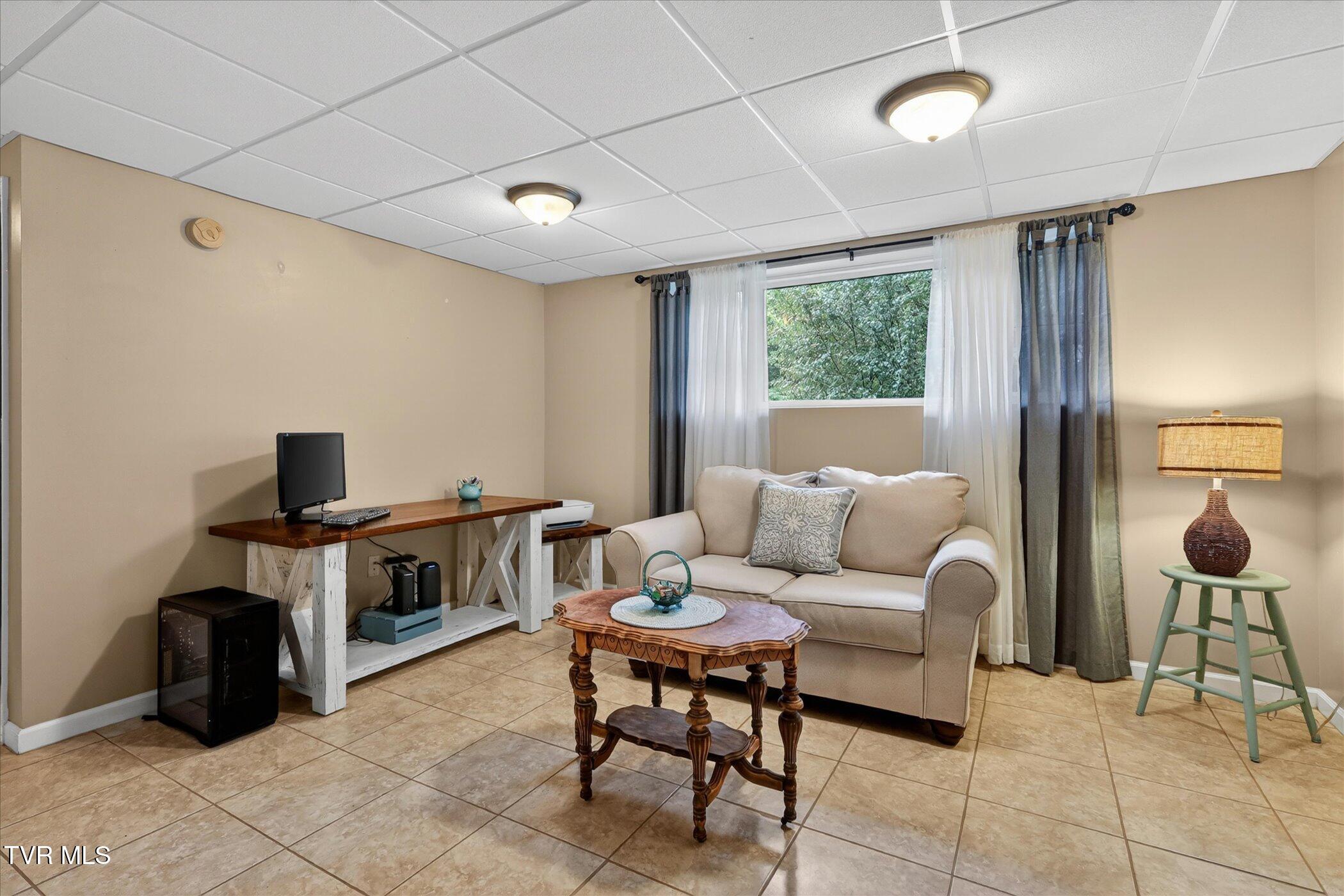 4020 Cooks Inlet Road Kingsport, TN 37664 - Photo 22 of 28 30-4020-Cooks-Inlet-Road-WindowStill