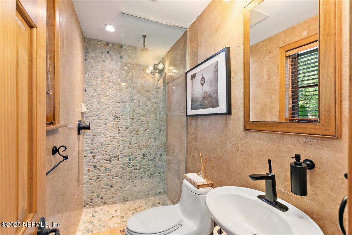 701 Old Hickory Road Jacksonville, FL 32207 - Photo 19 of 36 a bathroom with a sink toilet and shower