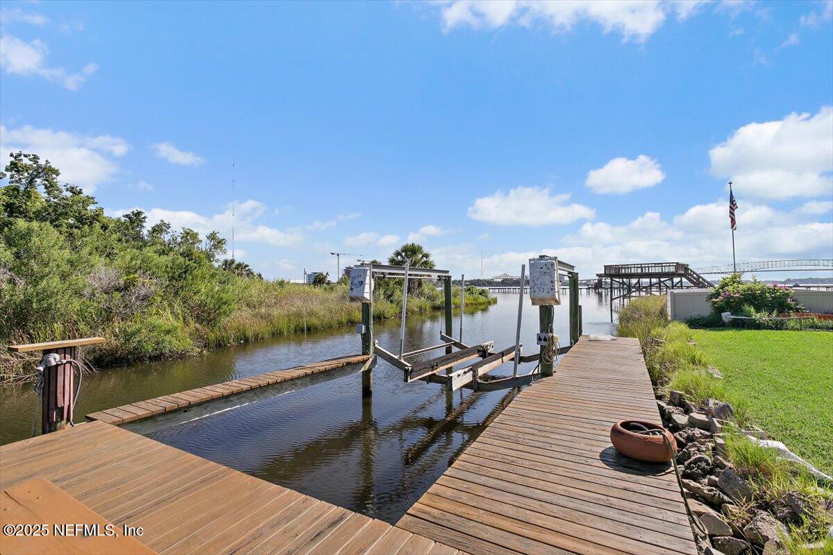 701 Old Hickory Road Jacksonville, FL 32207 - Photo 2 of 36 a view of a swimming pool and lounge chairs
