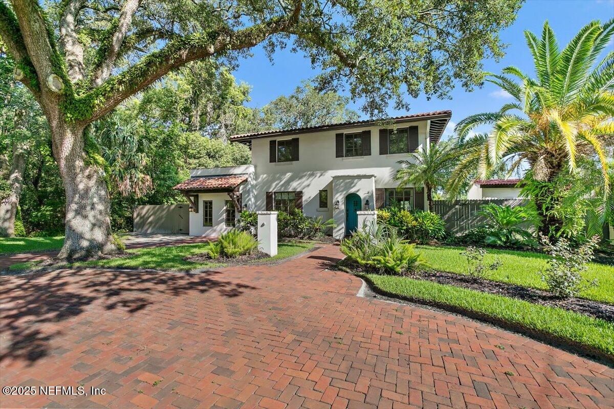 701 Old Hickory Road Jacksonville, FL 32207 - Photo 6 of 36 a view of a house with a yard