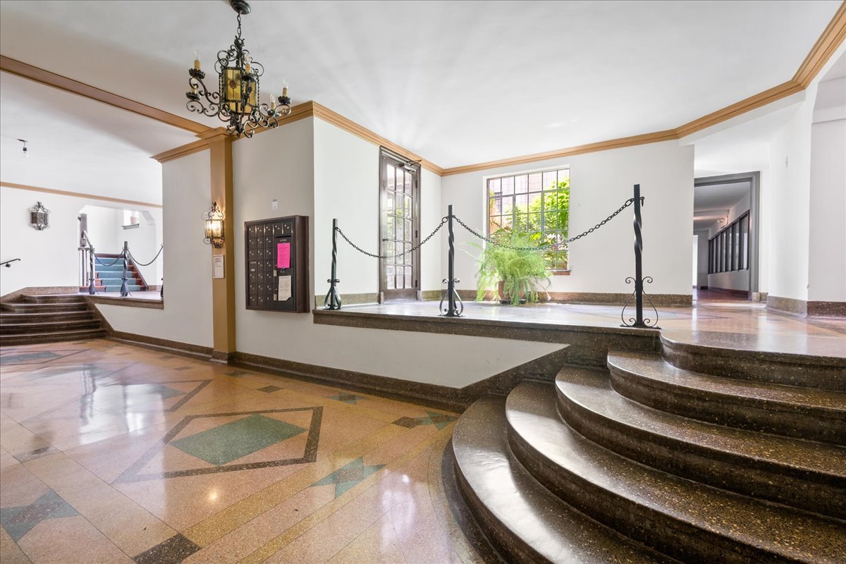 7348 North Ridge Boulevard, Unit 14C Chicago, IL 60645 - Photo 8 of 22