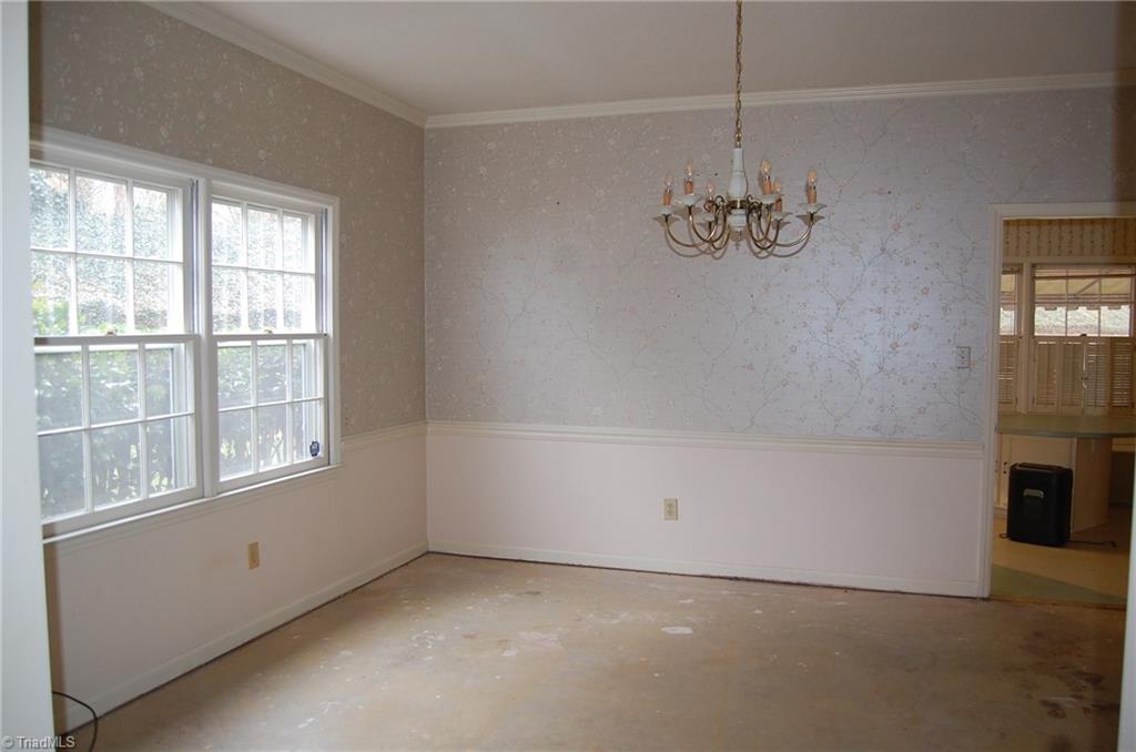 522 Lindley Road Greensboro, NC 27410 - Photo 4 of 19 very roomy dining room