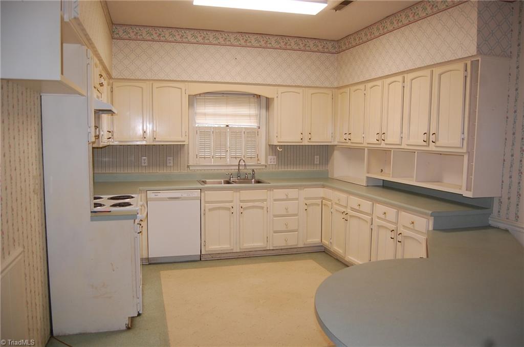 522 Lindley Road Greensboro, NC 27410 - Photo 5 of 19 kitchen