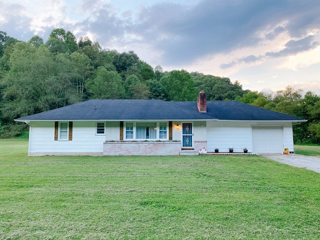 1427 Bandy Road Cedar Bluff, VA 24609 - Photo 4 of 47 Gallery Image 4