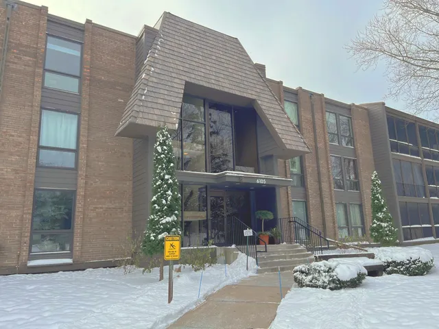 $229,900 | 6105 Lincoln Drive, Unit 231, Edina, MN 55436