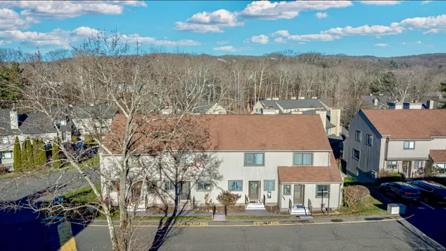 $270,000 | 95 Dorchester Court, Unit 95, Beacon Falls, CT 06403