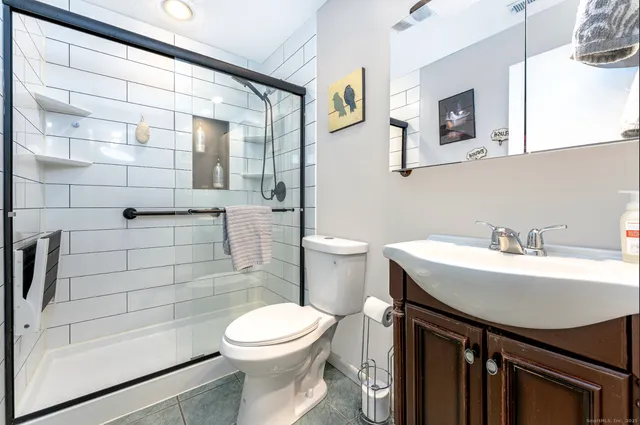 $270,000 | 95 Dorchester Court, Unit 95, Beacon Falls, CT 06403