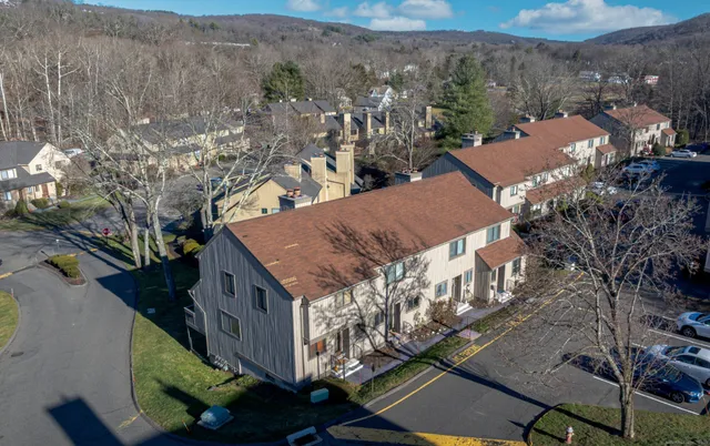 $270,000 | 95 Dorchester Court, Unit 95, Beacon Falls, CT 06403
