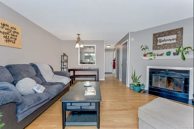 $270,000 | 95 Dorchester Court, Unit 95, Beacon Falls, CT 06403