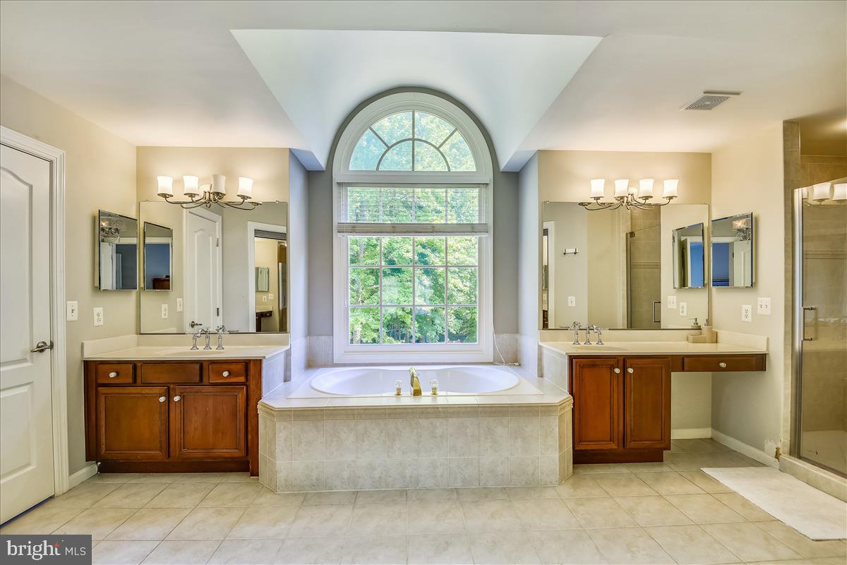 92 Colony Crossing Edgewater, MD 21037 - Photo 20 of 48 Primary Bathroom with double vanities