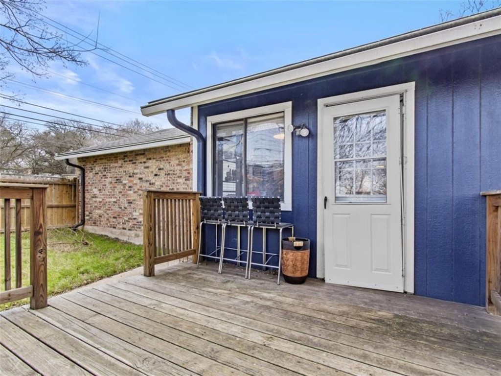 2800 Burleson Road Austin, TX 78741 - Photo 31 of 35 a view of livingroom with furniture