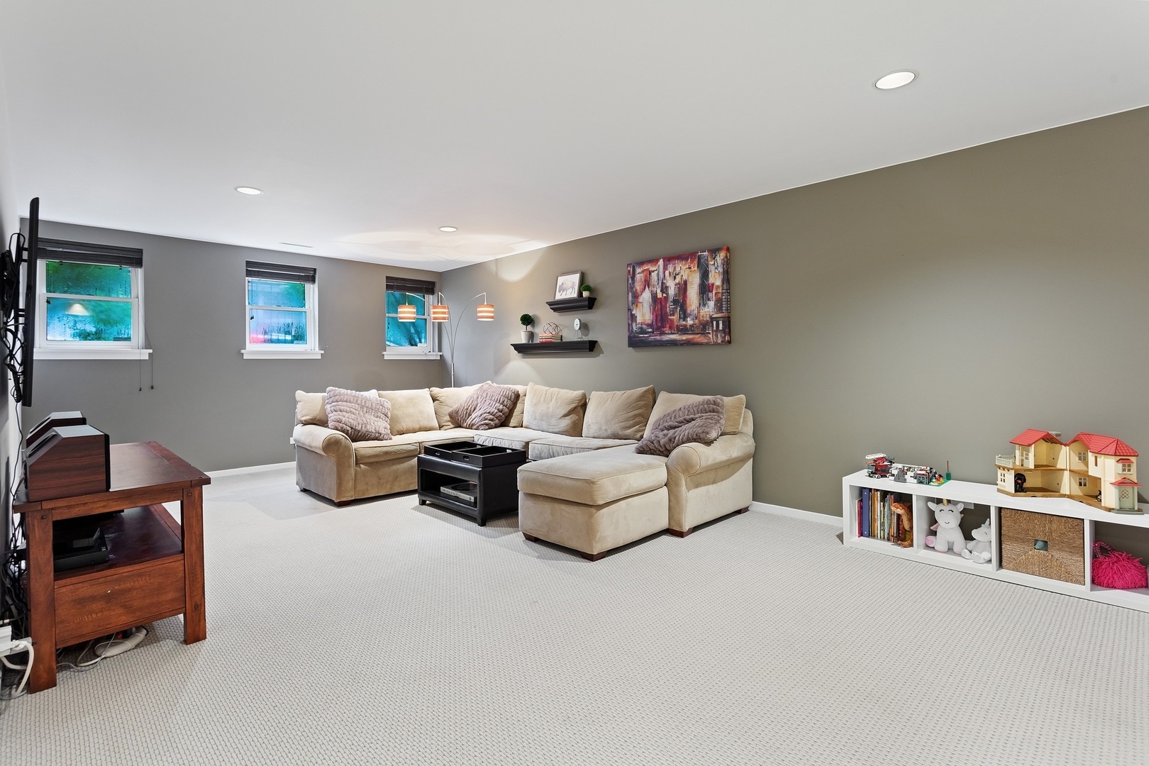 2955 North Racine Avenue, Unit 1A Chicago, IL 60657 - Photo 17 of 29 a living room with furniture and a wall painting