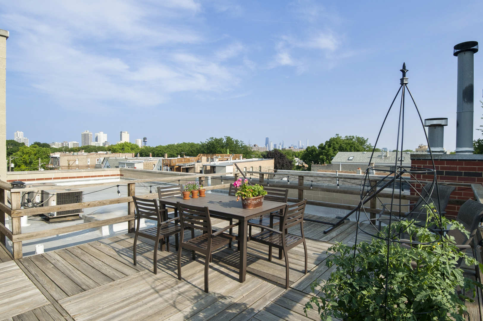 2955 North Racine Avenue, Unit 1A Chicago, IL 60657 - Photo 26 of 29 a view of a terrace with seating area