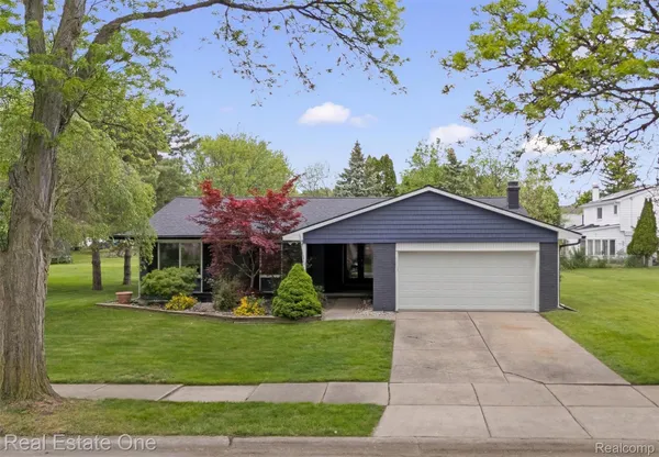 $435,100 | 489 Evaline Drive, Troy, MI 48085