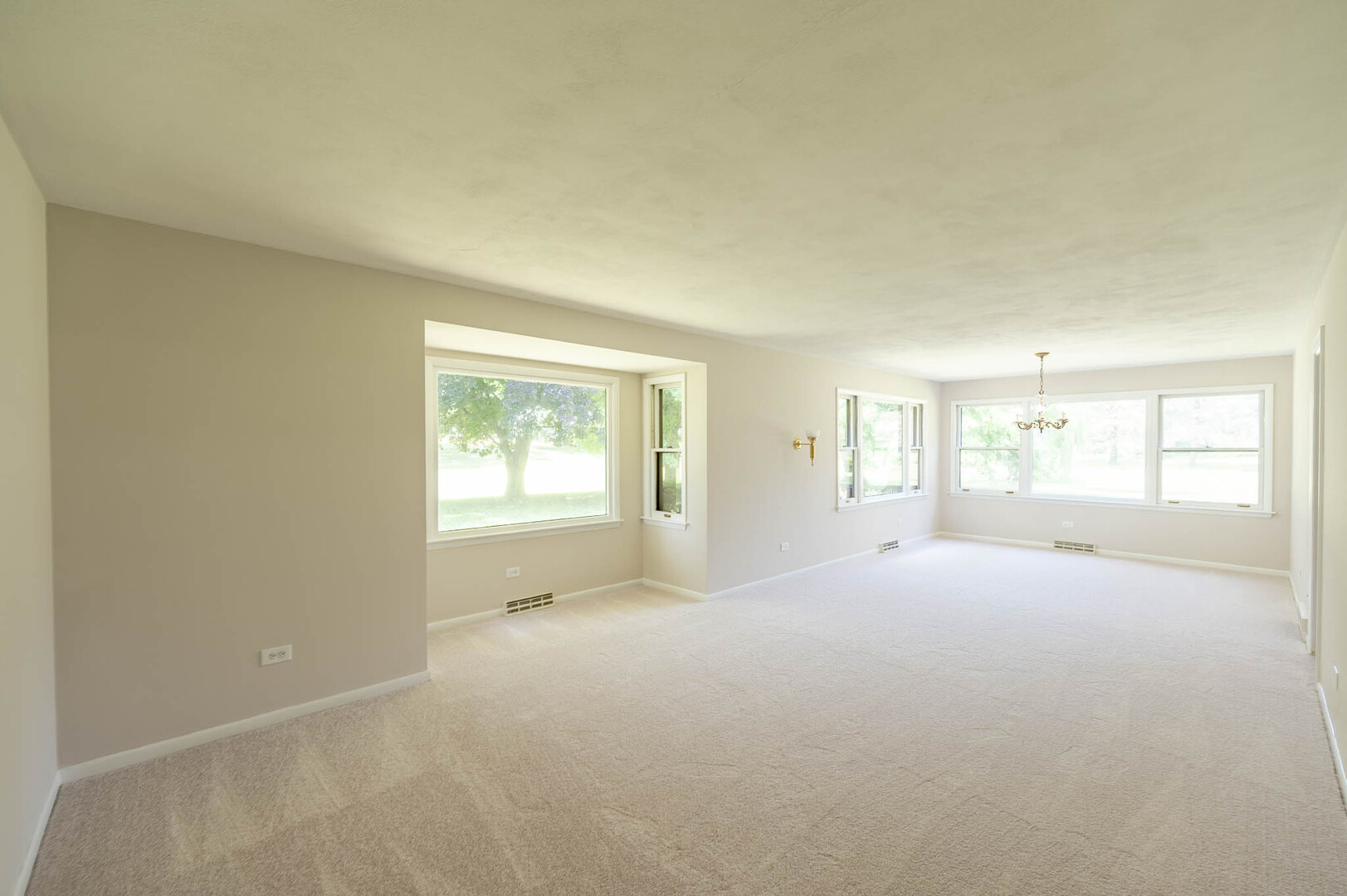 14950 West Yorkhouse Road Wadsworth, IL 60083 - Photo 4 of 23